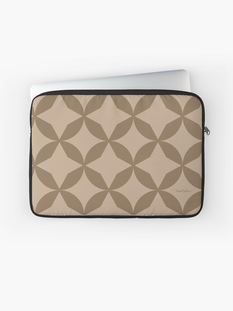 Imagen 1 de 2, Funda para portátil con la obra Geometric marrón, diseñada y vendida por AnaidZahori.