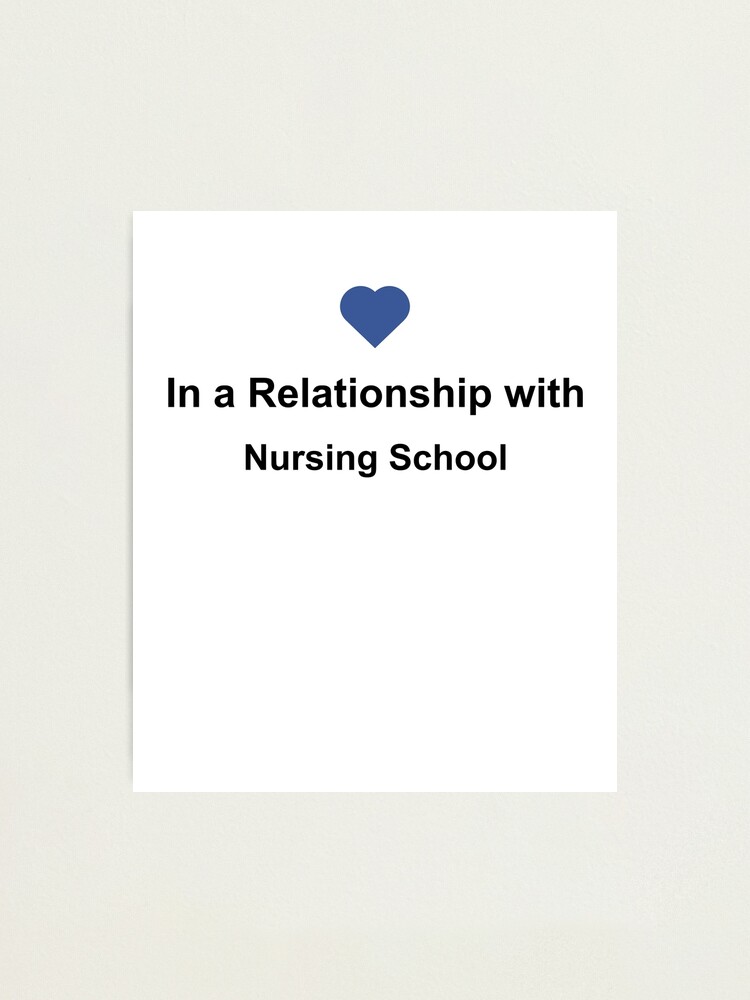 In Einer Beziehung Mit Nursing School Shirt Krankenschwester Student Facebook Fotodruck Von Nakedshirts Redbubble