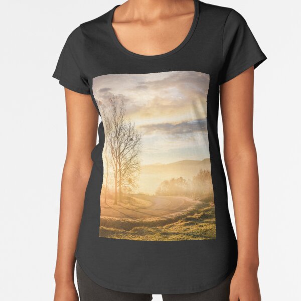 serpentine turnaround on foggy sunrise Premium Scoop T-Shirt