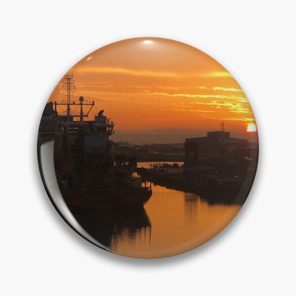 Artikelvorschau, Himmel am Ozeanterminal, Sonnenaufgang entworfen und verkauft von Creative photos and art.