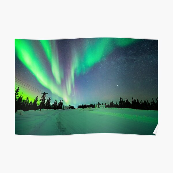 Intensives Vorkommen von Aurora Borealis in Fort Yukon, Alaska Poster