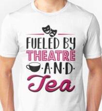 Camiseta unisex Impulsado por el teatro y el té