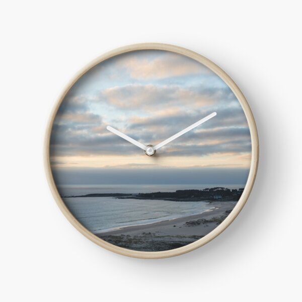 A cloudy sunset at the beach Reloj