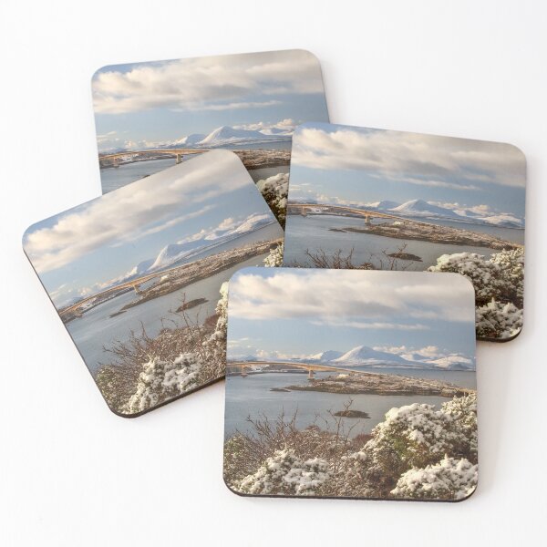 Artikelvorschau, Skye Bridge und The Cuillins im Winter entworfen und verkauft von PhotosEcosse.