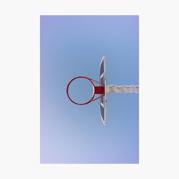 Artikel-Vorschau von Basketballkorb gegen den Himmel, designt und verkauft von manoilove.