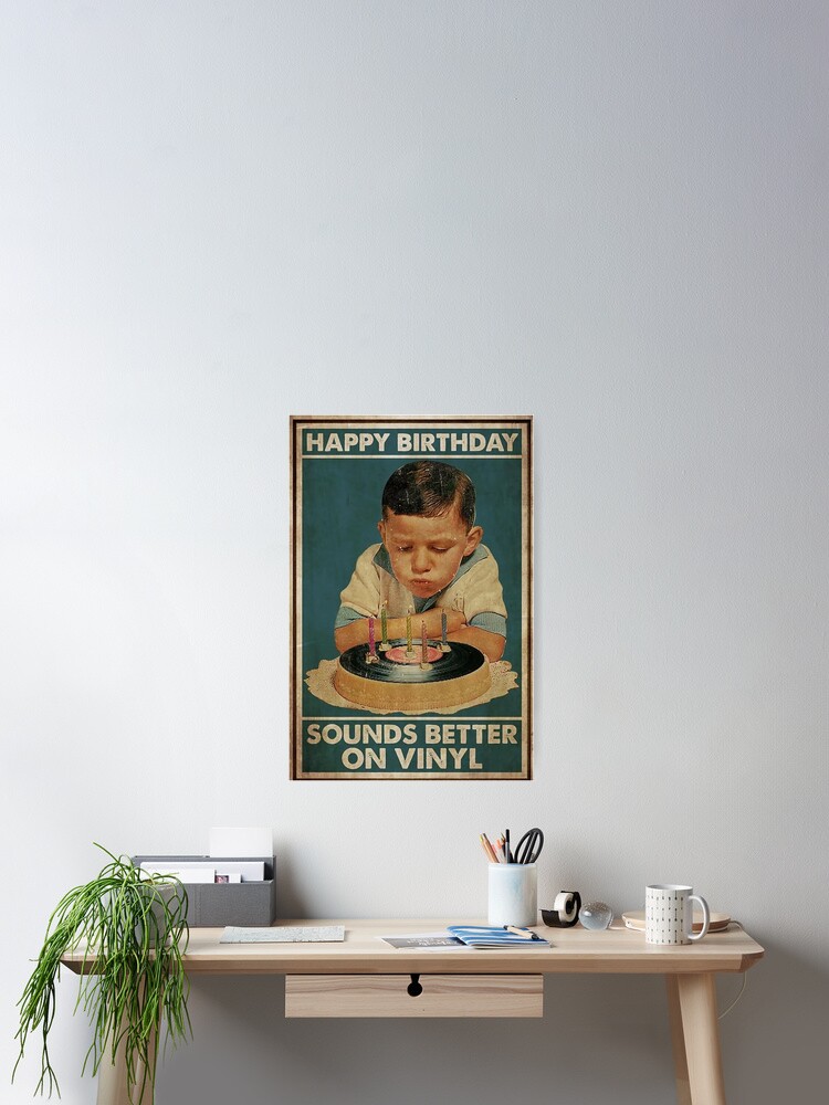 Aperçu 2 sur 3. Poster avec l'œuvre Joyeux anniversaire sonne mieux sur vinyle Design rétro vintage créée et vendue par anotherkali.