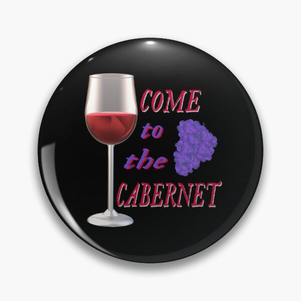 Artikelvorschau, Kommen Sie zum Cabernet. Glas Cabernet Sauvignon Rotwein mit lila schwarzen Trauben. (Schwarzer Hintergrund) entworfen und verkauft von ArtByLM.