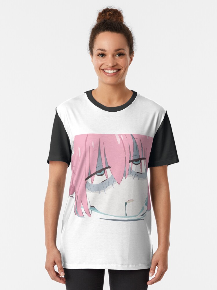 Aperçu 2 sur 5. T-shirt graphique avec l'œuvre bored Hitori Gotou chibi créée et vendue par Mahisterha.
