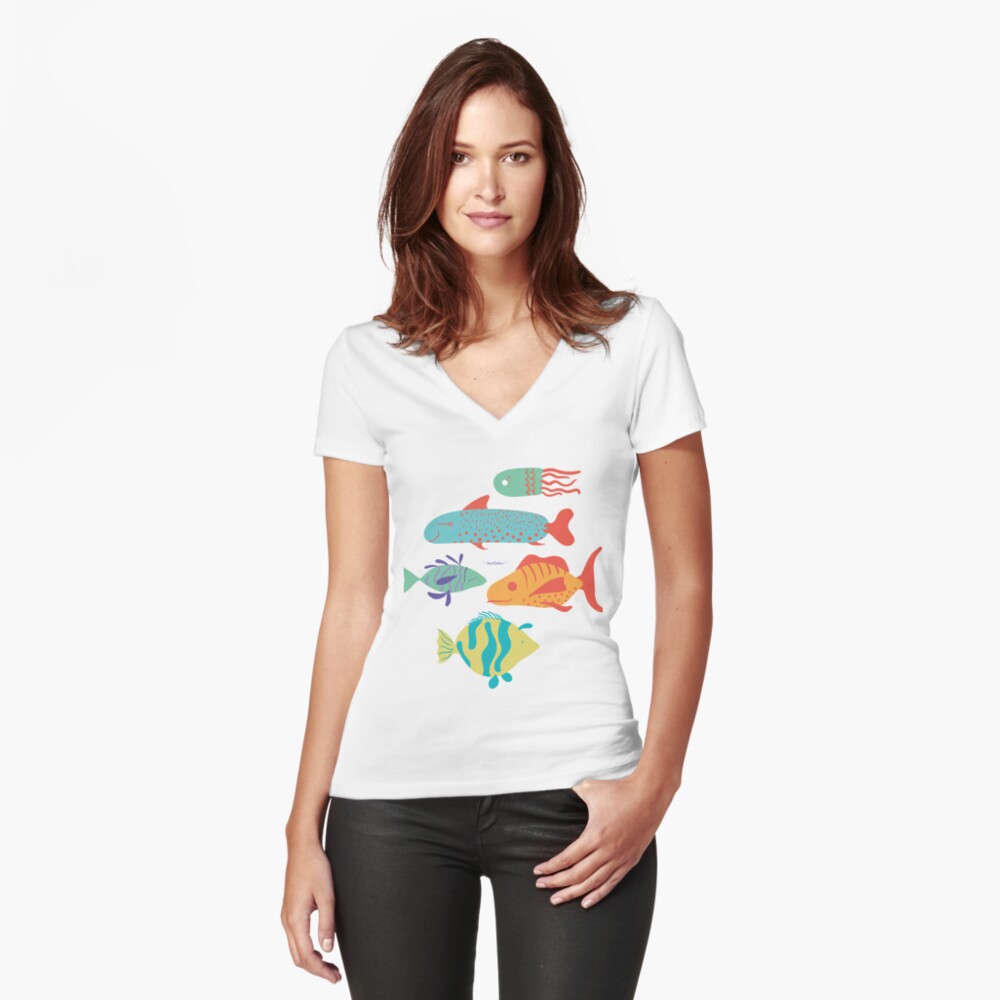 Vista previa del artículo con la obra «Camiseta entallada de cuello en V», diseñado y vendido por AnaidZahori.