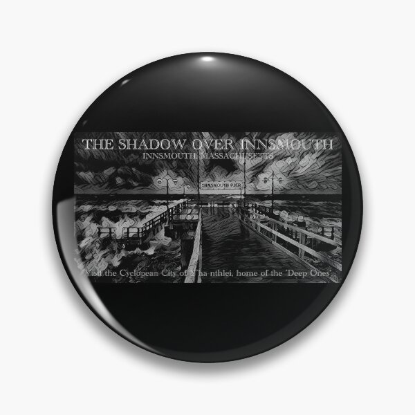Artikelvorschau, Der Schatten über Innsmouth – Innsmouth Pier (Schwarz & Weiß) – Besuchen Sie die Zyklopenstadt Y'ha-nthlei, Heimat der Tiefen Wesen – spcreationsco22 entworfen und verkauft von SpCreationsCo22.