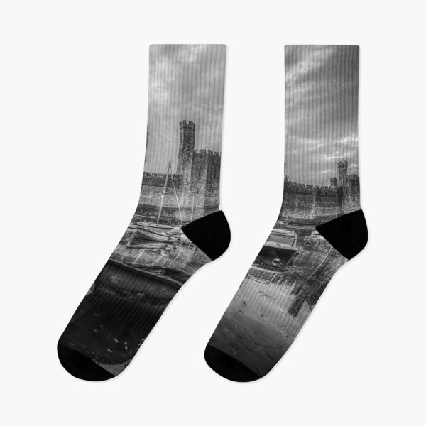 Item preview, Castillo de Caernarfon, blanco y negro designed and sold by Paul Thompson Photography.