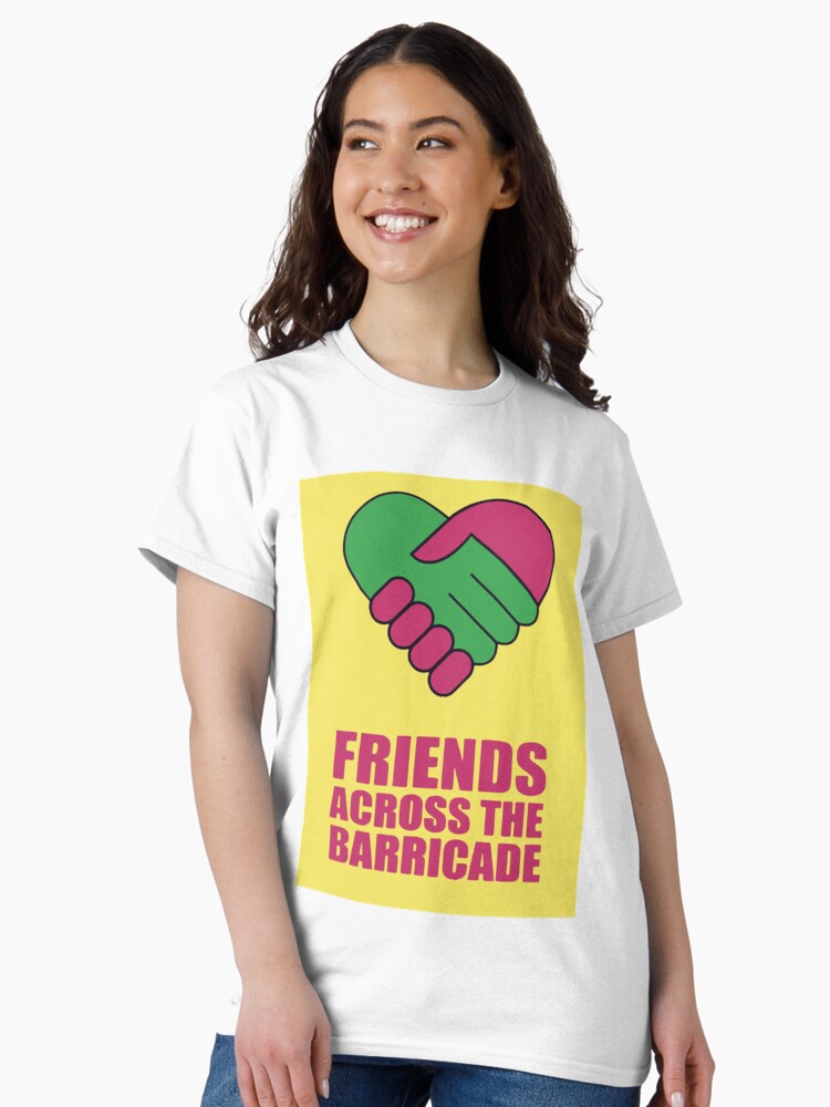 Imagen 2 de 7, Camiseta clásica con la obra Amigos al otro lado de la barricada Premium, diseñada y vendida por AnthonyJ66.