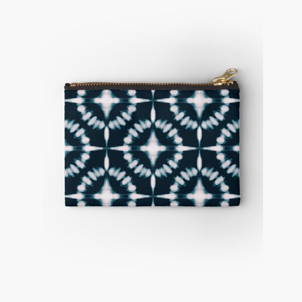 Artikelvorschau, Modernes blaues Indigo-Batikmuster mit Shibori-Blumenmuster entworfen und verkauft von Tamas Das.