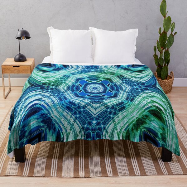 Aperçu de l'œuvre Design de mode bleu et vert créée et vendue par Lynn Marie Sharp.