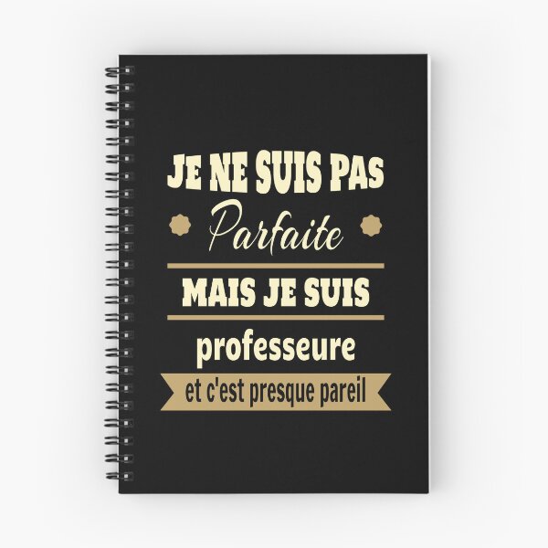 Aperçu de l'œuvre Pas parfaite mais professeure prof humour créée et vendue par la-petite-folie.