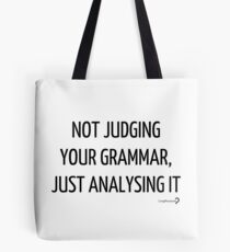 Ihre Grammatik nicht beurteilen, sondern nur analysieren - Tote in Schwarz auf Weiß Tote Bag