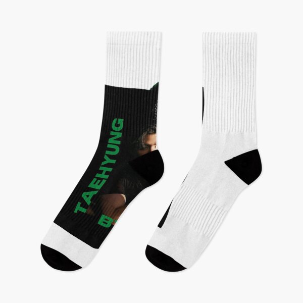 Artikelvorschau, BTS Taehyung (V) - Minimalistisches Dunkelgrün entworfen und verkauft von ayamdendeng.