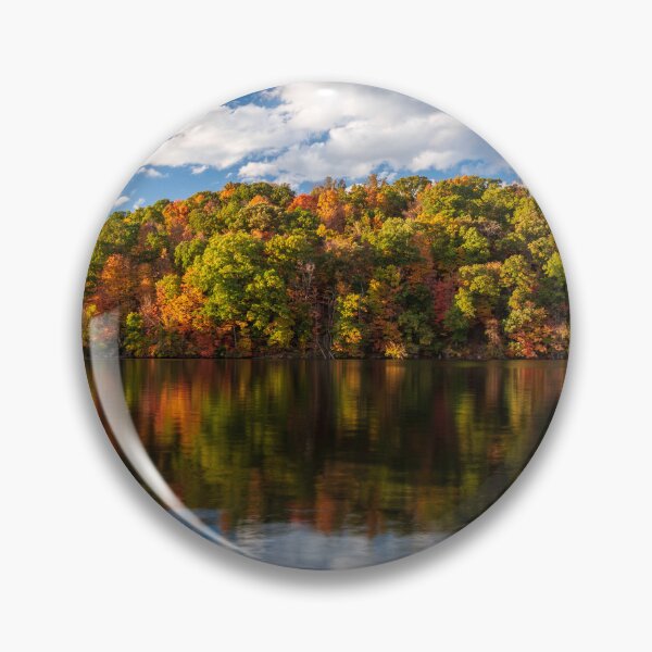 Artikelvorschau, Herbstfarben über Cheat Lake in der Nähe von Morgantown, West Virginia entworfen und verkauft von BackyardProduct.