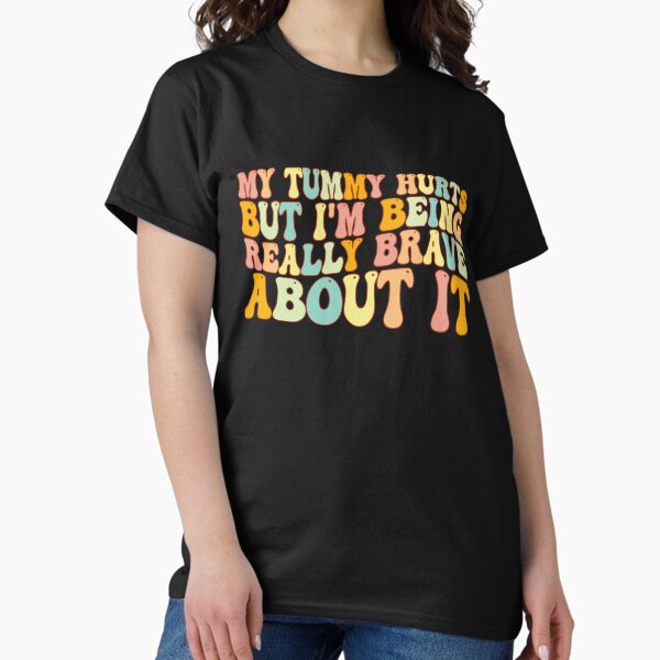 Vista previa del artículo con la obra «Me duele la barriga, pero lo estoy afrontando con mucha valentía, me duele la barriga, sobreviviente de dolor de barriga, sobreviviente de dolor de barriga», diseñado y vendido por T-DESIGNEDZ.