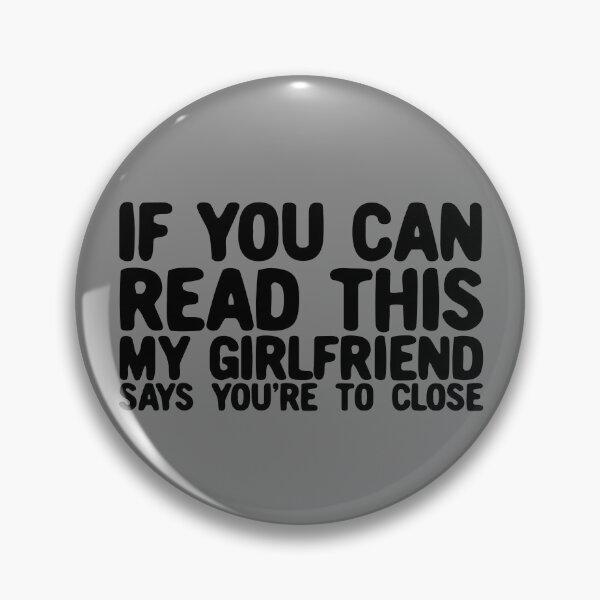 Artikelvorschau, If You Can Read This My Girlfriend Says You're Too Close Gear entworfen und verkauft von DynamicDesign.