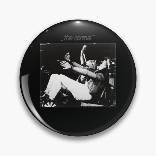 Artikelvorschau, Das normale warme Kunstleder 80er Kult-Vinyl-Post-Punk-Schwarz-Weiß-Klassiker-T-Shirt entworfen und verkauft von lonsmug.
