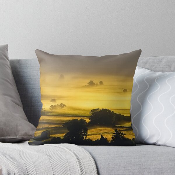 Aperçu de l'œuvre Rolling Golden Morning Mist créée et vendue par Sandra Cockayne.