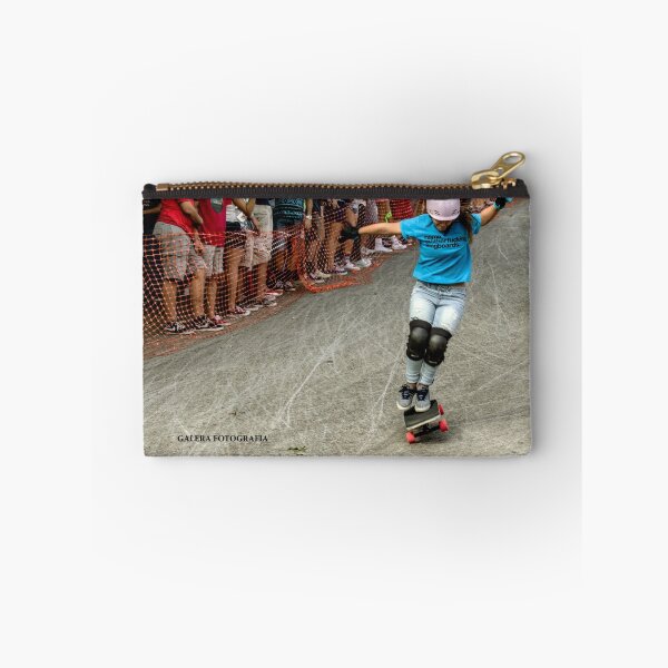Aperçu de l'œuvre Downhill Skateboarding 3 créée et vendue par Turtle6.
