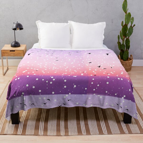 Aperçu de l'œuvre Violet, oiseaux volants, motif créée et vendue par RiseAbove22.