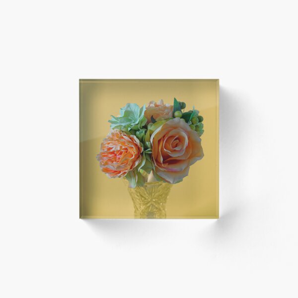 Aperçu de l'œuvre Présentoir vase rose floral sur orange créée et vendue par Stephen Frost.