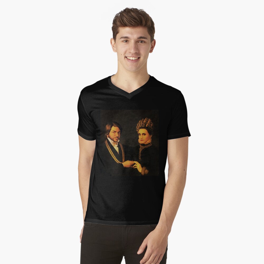 Aperçu de l'œuvre T-shirt col V créée et vendue par RoyalNadja.