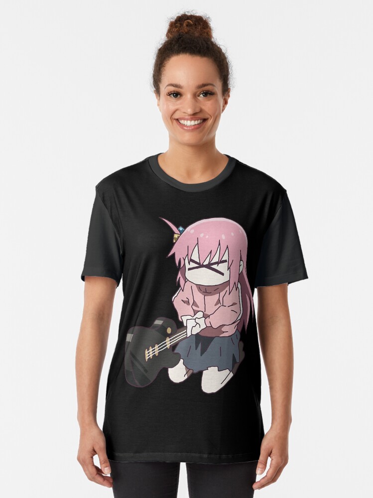 Aperçu 2 sur 5. T-shirt graphique avec l'œuvre Bocchi le rock hitori gotou guitare créée et vendue par TeddyGotDesigns.