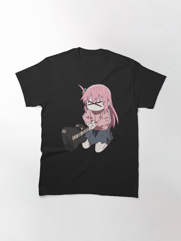 Aperçu 3 sur 7. T-shirt classique avec l'œuvre Bocchi le rock hitori gotou guitare créée et vendue par TeddyGotDesigns.