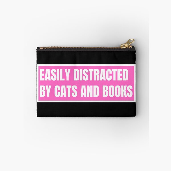 Artikelvorschau, leicht von Katzen und Büchern abgelenkt entworfen und verkauft von TomorrowQuotes.