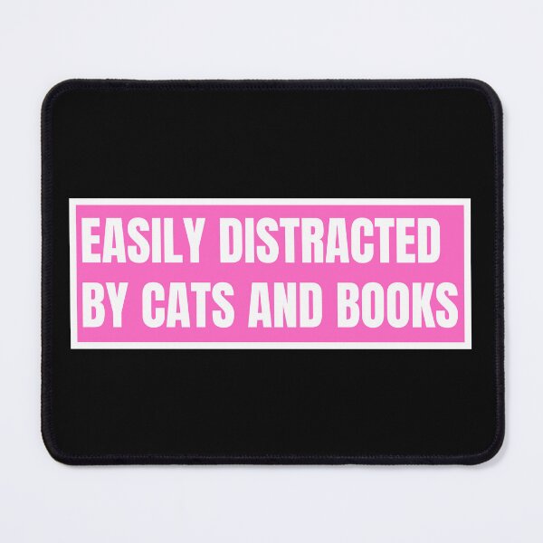 Artikelvorschau, leicht von Katzen und Büchern abgelenkt entworfen und verkauft von TomorrowQuotes.
