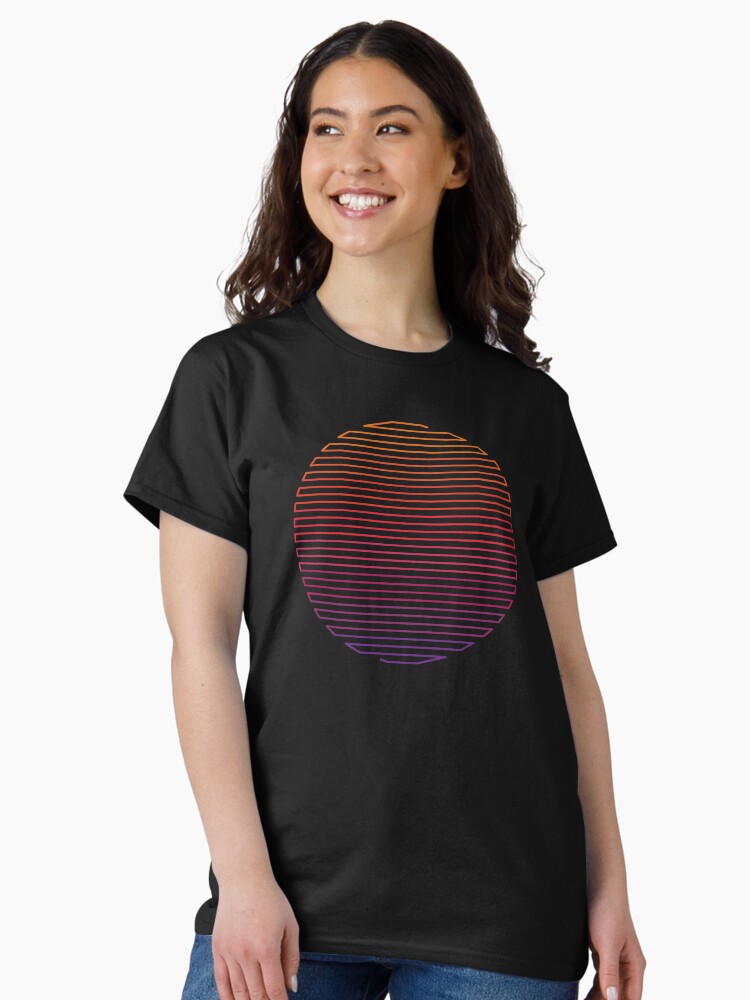 Aperçu 1 sur 7. T-shirt classique avec l'œuvre Lumière linéaire créée et vendue par thepapercrane.