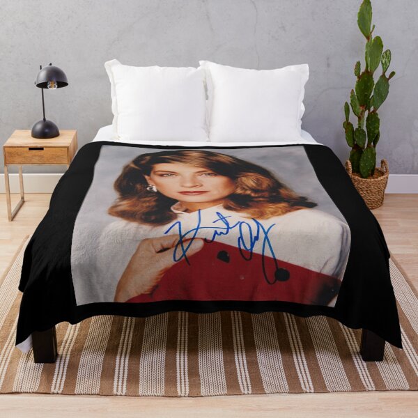 Artikelvorschau, Kirstie Alley R.I.P Vintage Retro Signature Filmschauspielerin Legend Art Photo entworfen und verkauft von BrentZimmerman.