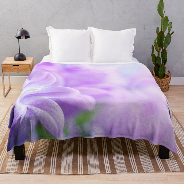 Artikelvorschau, Hellviolette Blumenware entworfen und verkauft von cindyfordyce.