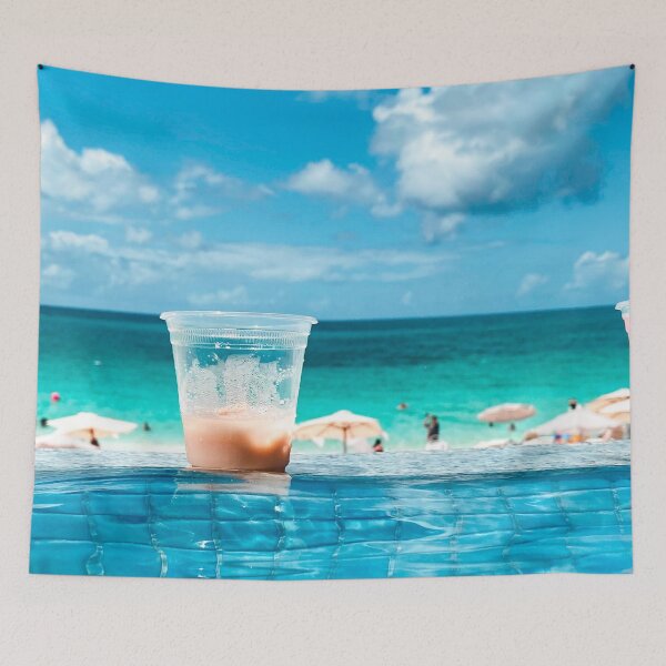 Artikelvorschau, Trinken Sie am Pool am Strand entworfen und verkauft von dpxpress.