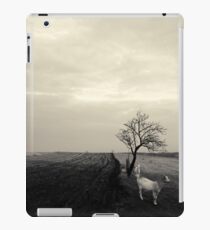 afternoon goats black and white iPad-Hülle & Skin