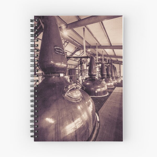 Artikelvorschau, Spirit and Wash Stills Laphroaig Brennerei entworfen und verkauft von Wandering Spirits Global.