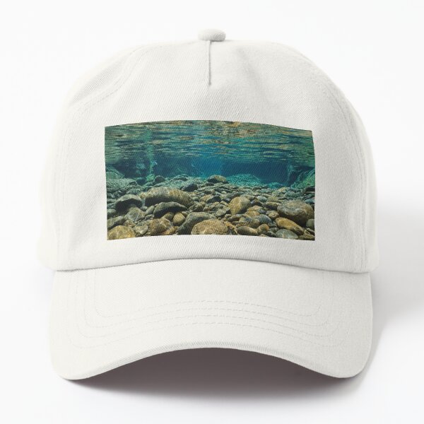 Artikel-Vorschau von Felsen unter Wasser am Flussbett mit klarem Süßwasser, designt und verkauft von Seaphotoart.