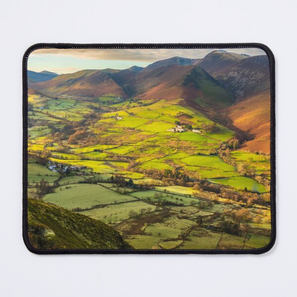 Artikelvorschau, Das Newlands Valley im Lake District entworfen und verkauft von Geoff Shoults.
