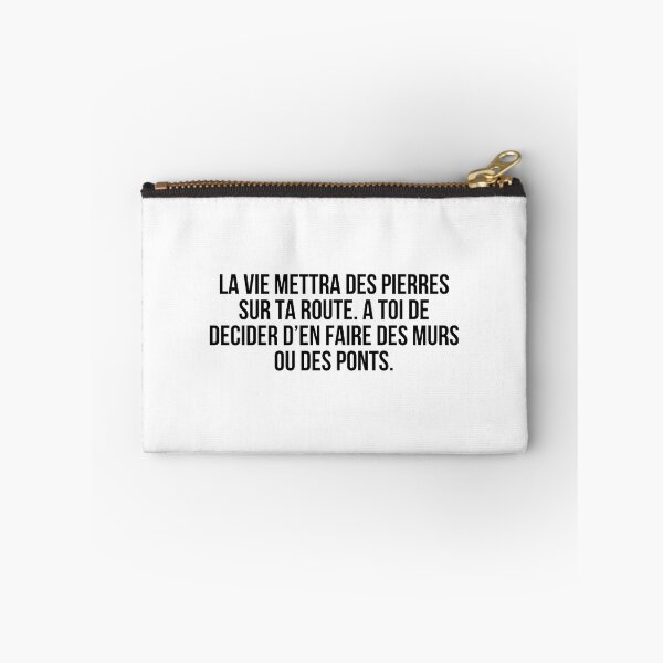 Aperçu de l'œuvre La vie mettra des pierres sur ta route. A toi de décider d’en faire des murs ou des ponts. créée et vendue par LiteraryQuotes.