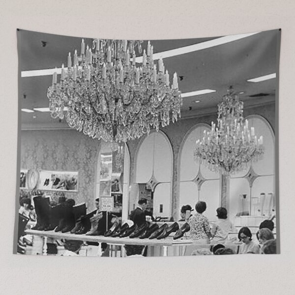 Artikelvorschau, Kristallleuchter bei Hess Brothers, Schuhabteilung bei Hess's, Allentown PA, Downtown Allentown, Vintage Shopping entworfen und verkauft von Nostrathomas66.