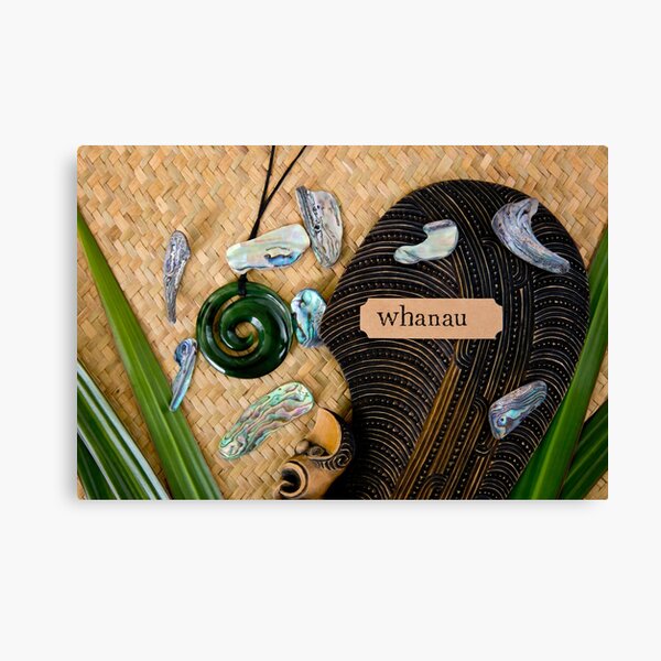 Vista previa del artículo con la obra «NZ Maori - Whanau - Familia», diseñado y vendido por Nicolette Neish.