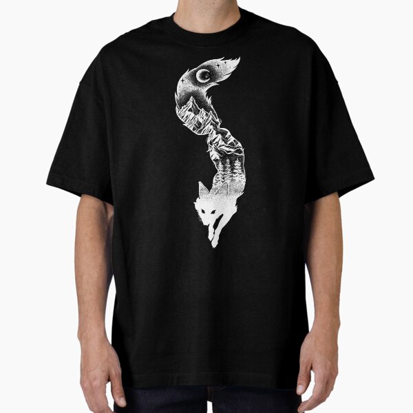 Vista previa del artículo con la obra «Silueta del zorro con montañas, árboles y luna camiseta», diseñado y vendido por Magnetic Pajama.