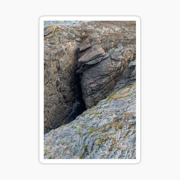 Aperçu de l'œuvre Falaise rocheuse côte sauvage créée et vendue par OskiOnTour.