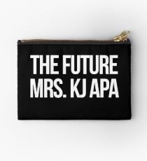 Die zukünftige Frau KJ Apa--- Weiß Studio Clutch