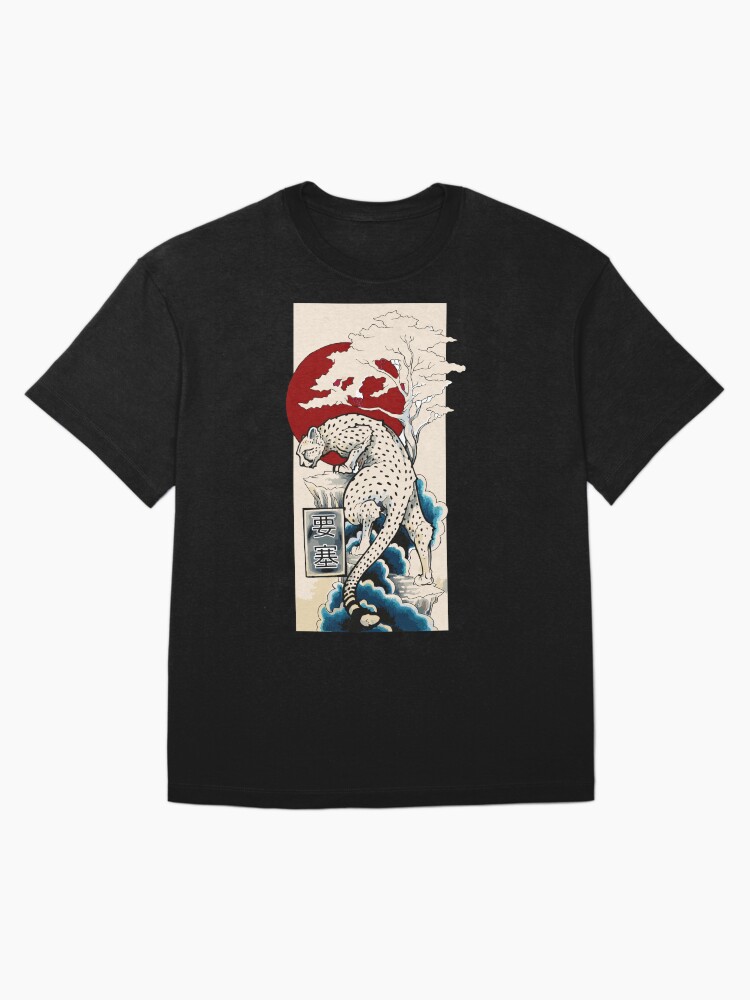 Imagen 3 de 7, Camiseta oversize con la obra leopardo japonés de la fortaleza, diseñada y vendida por FotoLibreStudio.