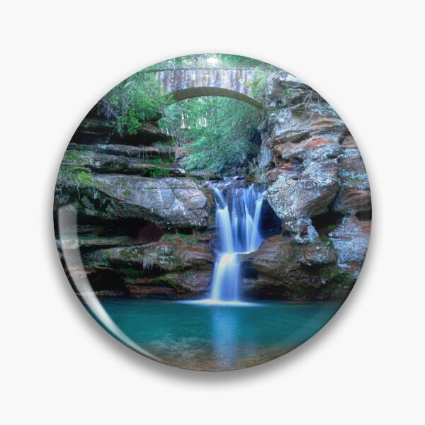 Artikelvorschau, Hocking Hills Wasserfall und Brücke - Ohio entworfen und verkauft von Kathy Weaver.